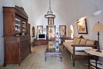 Alexander's Suites