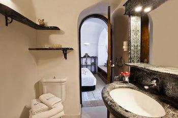 Alexander's Suites
