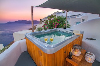 Alexander's Suites