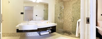 First Landing Beach Resort And Villas