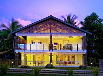 First Landing Beach Resort And Villas