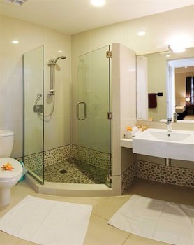 First Landing Beach Resort And Villas