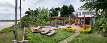 First Landing Beach Resort And Villas
