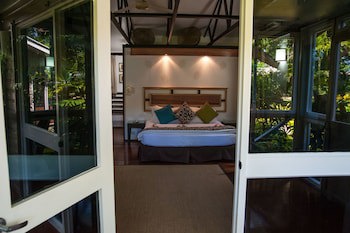 First Landing Beach Resort And Villas