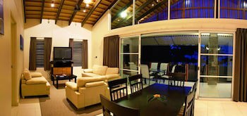 First Landing Beach Resort And Villas