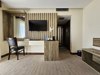 Edom Hotel