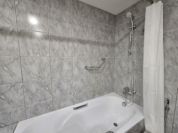 Edom Hotel