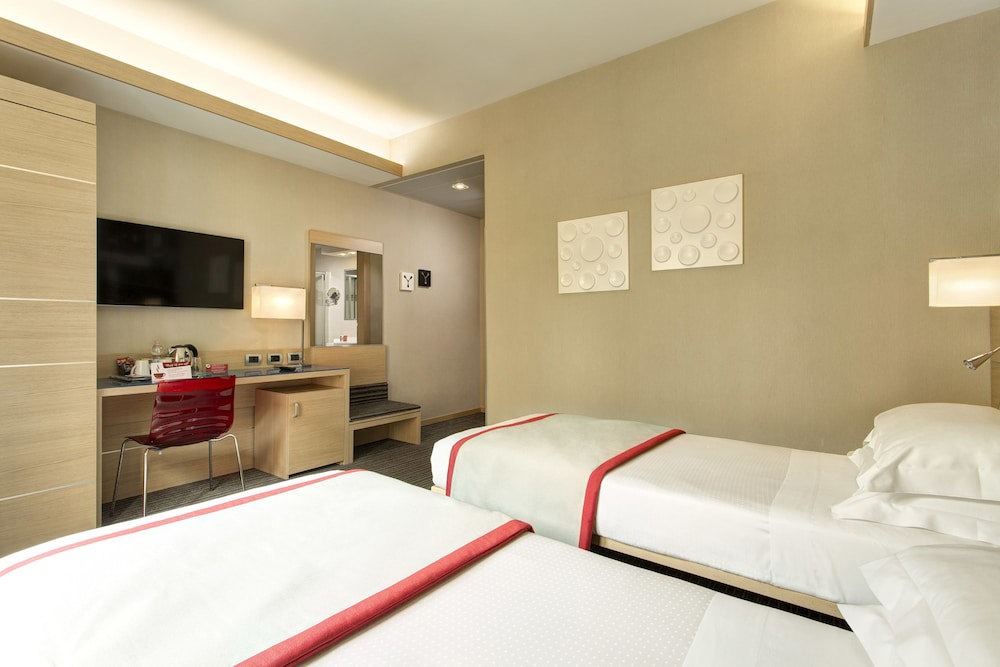 iQ Hotel Roma