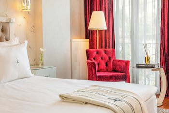 DOUBLE QUEEN SIZE BED