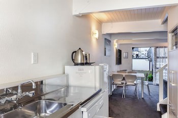 Gables Lakefront Motel