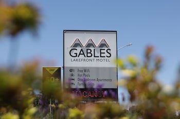 Gables Lakefront Motel