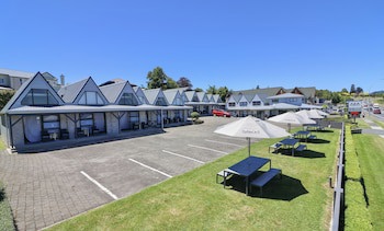 Gables Lakefront Motel