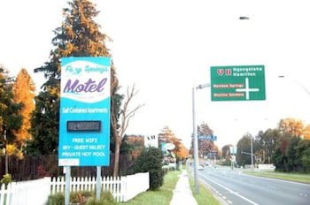Fairy Springs Motel