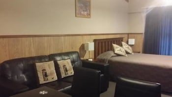 Fairy Springs Motel