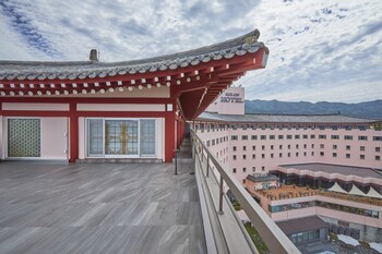 Kolon Hotel