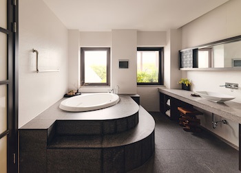 Kolon Hotel