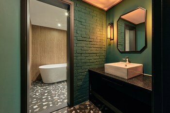 Kolon Hotel