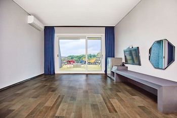 Kolon Hotel