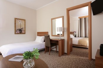 Chloe Hotel