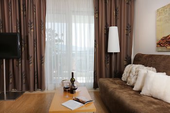 Chloe Hotel