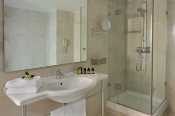 Chloe Hotel