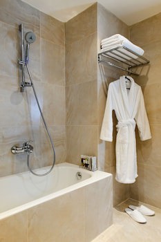 Chloe Hotel