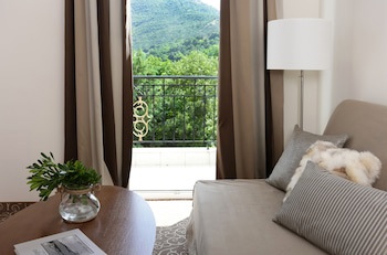 Chloe Hotel