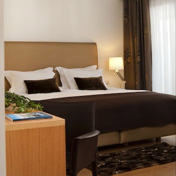 Chloe Hotel