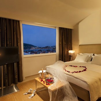 Chloe Hotel