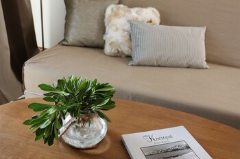 Chloe Hotel