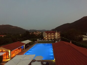 Mont Helmos Hotel