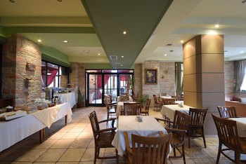 Mont Helmos Hotel