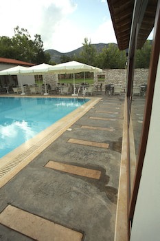 Mont Helmos Hotel