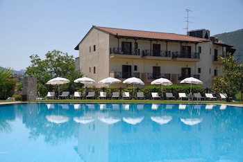 Mont Helmos Hotel