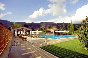 Mont Helmos Hotel