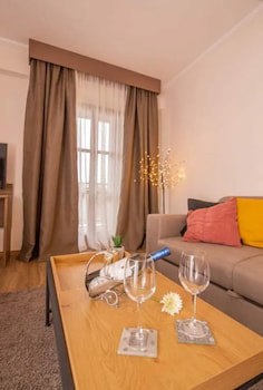 Mont Helmos Hotel