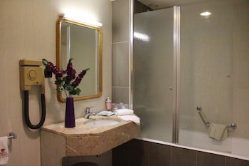 Palace Hotel And Spa