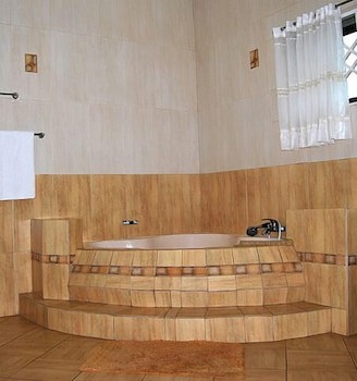 Acacia Lodge, North Legon