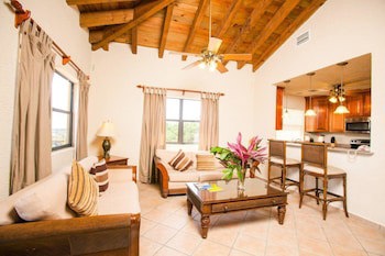 Clarion Suites Roatan At Pineapple Villas