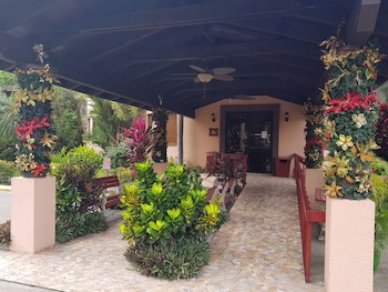 Clarion Suites Roatan At Pineapple Villas