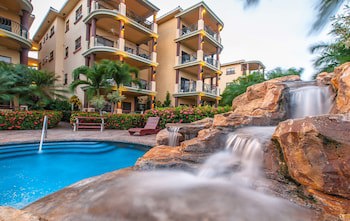 Clarion Suites Roatan At Pineapple Villas