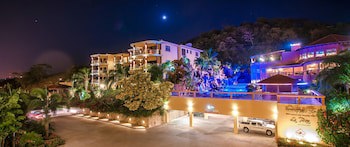 Clarion Suites Roatan At Pineapple Villas