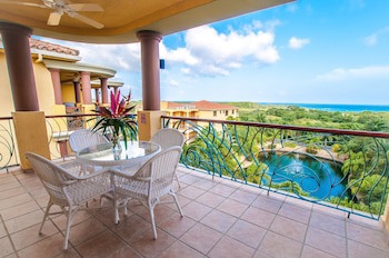 Clarion Suites Roatan At Pineapple Villas