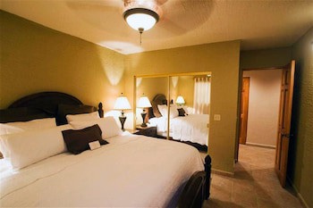 Clarion Suites Roatan At Pineapple Villas
