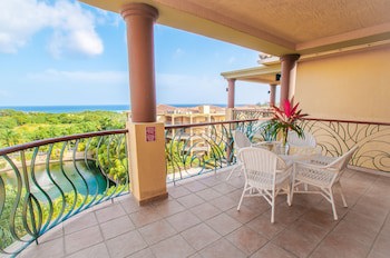 Clarion Suites Roatan At Pineapple Villas