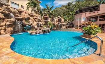 Clarion Suites Roatan At Pineapple Villas