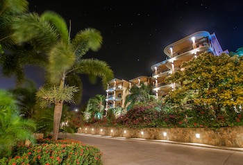 Clarion Suites Roatan At Pineapple Villas