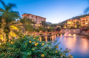 Clarion Suites Roatan At Pineapple Villas