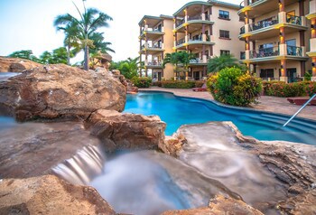 Clarion Suites Roatan At Pineapple Villas