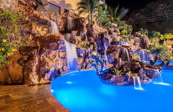 Clarion Suites Roatan At Pineapple Villas